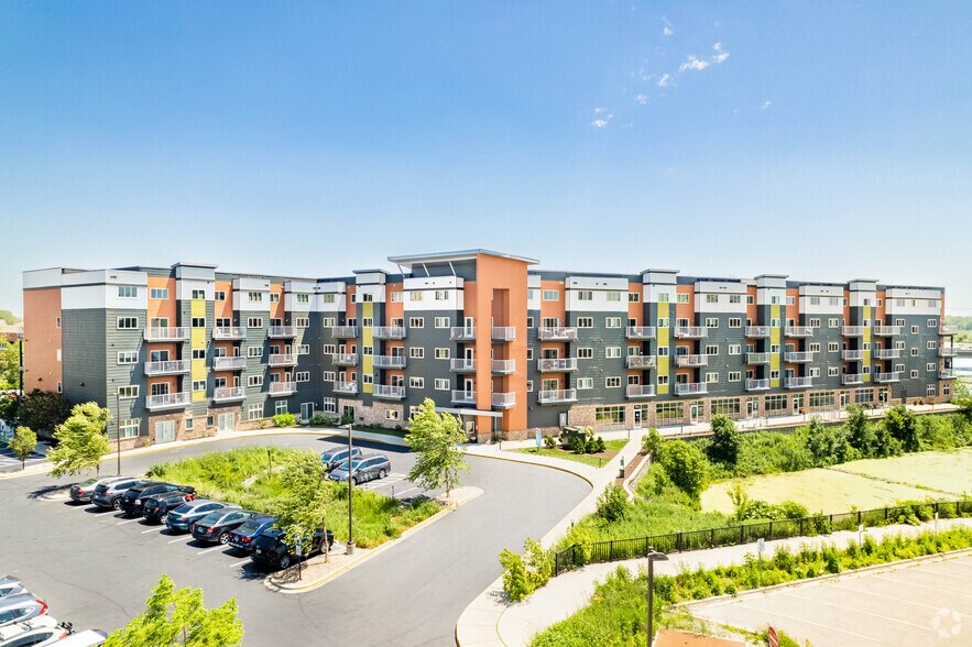 More Photos Of 320 W Broadway, Monona Apartments For Lease