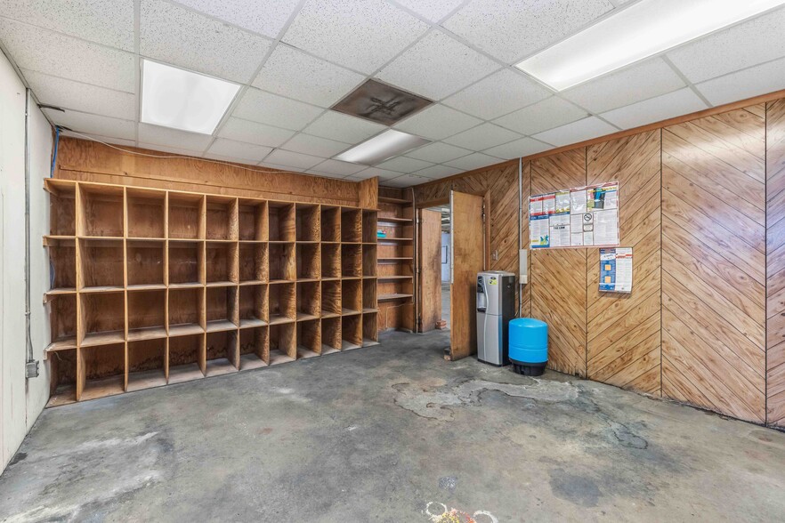 More Photos Of 2053 13th St, Sarasota Unknown For Lease