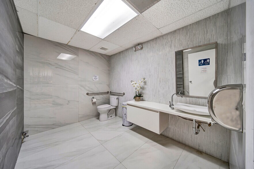 More Photos Of 14951 S Dixie Hwy, Palmetto Bay Freestanding For Lease