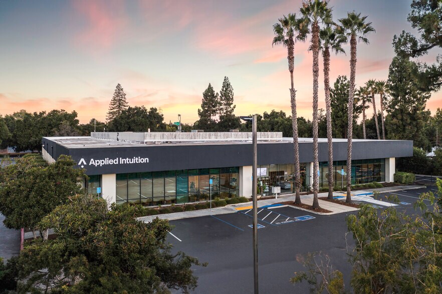 More Photos Of 82 Pioneer Way, Mountain View Research And Development For Lease