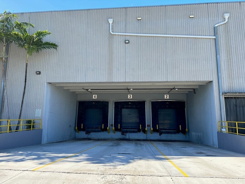 More Photos Of 16175 NW 49th Ave, Hialeah Unknown For Lease