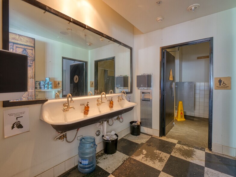 More Photos Of 1155 S Grand Ave, Los Angeles Apartments For Lease