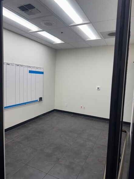 More Photos Of 4625 Wible Rd, Bakersfield Auto Dealership For Lease
