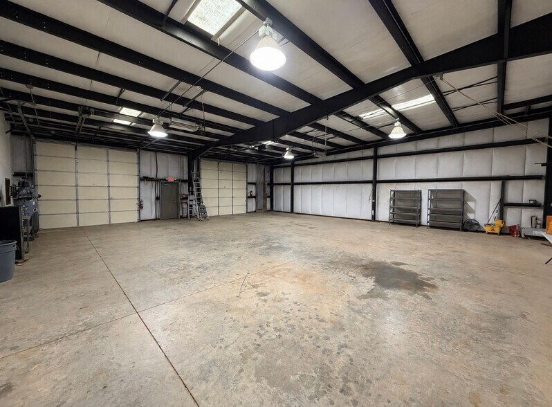 More Photos Of 12719 E Lynchburg Salem Tpke, Forest Flex For Lease