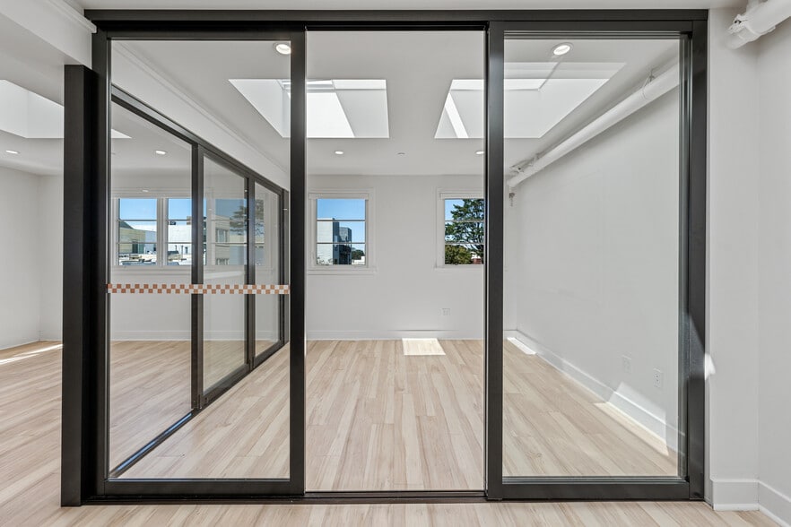 More Photos Of 320 Judah St, San Francisco Loft Creative Space For Lease