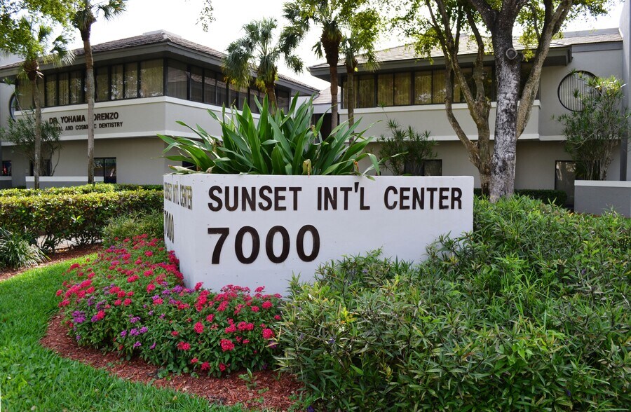 More Photos Of 7000 SW 97th Ave, Miami Office For Sale