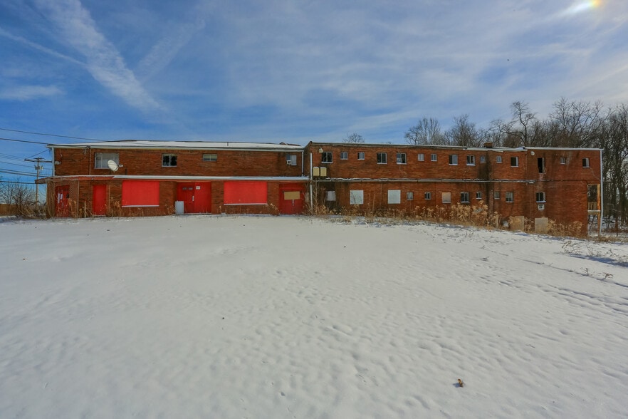 More Photos Of 225 Moon Clinton Rd, Coraopolis Warehouse For Sale
