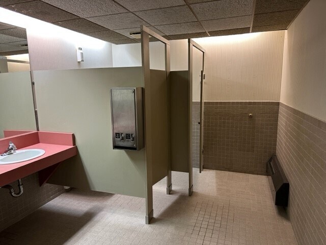 More Photos Of 184 High Ridge, Killington Storefront Retail Office For Lease