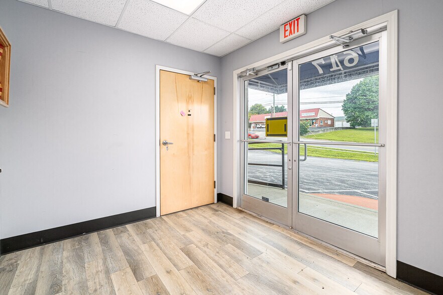 More Photos Of 617 Mulberry St, Elizabethtown Office For Sale