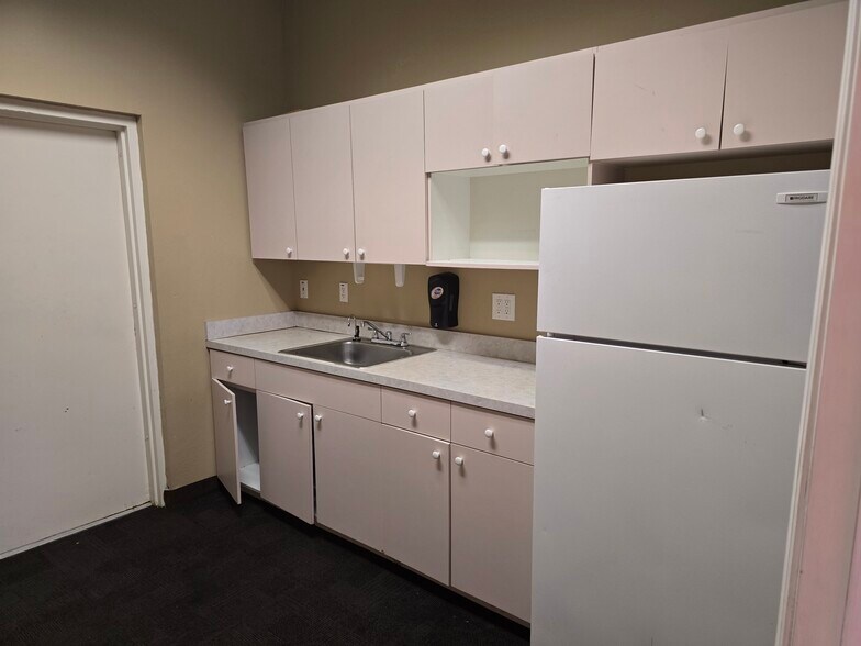More Photos Of 3515 Del Prado Blvd S, Cape Coral Medical For Lease