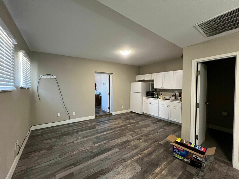 More Photos Of 11983 14th Ave, Aurora Industrial For Lease