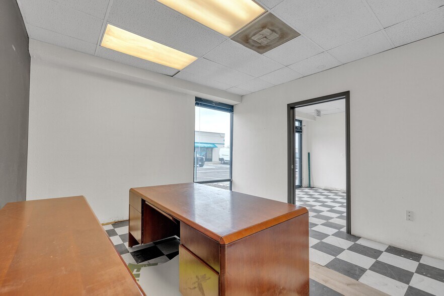 More Photos Of 332 Norfolk St, Aurora Warehouse For Sale