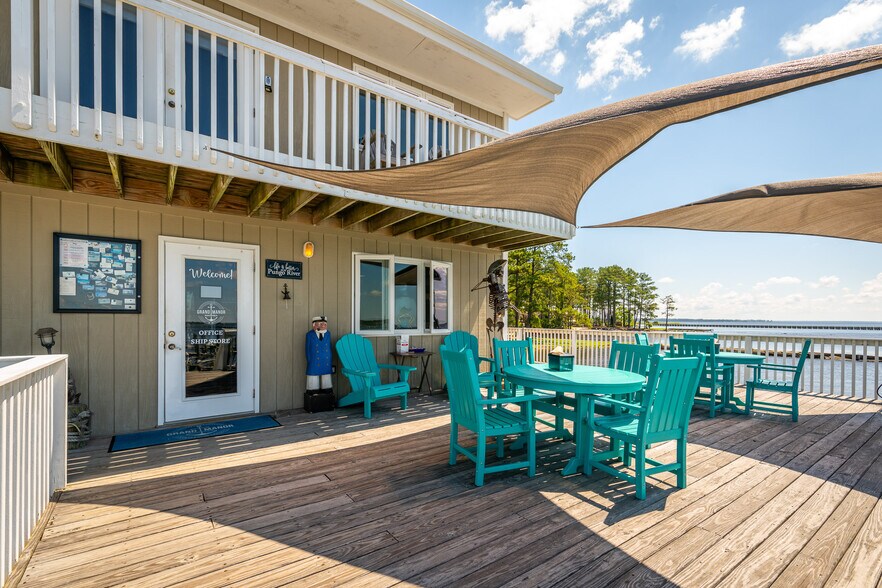 More Photos Of 738 E Main St, Belhaven Hotel For Sale