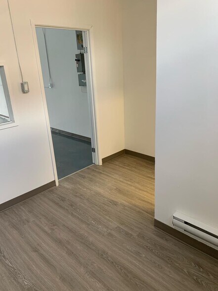 More Photos Of 126 Sinnott Rd, Toronto Service For Lease