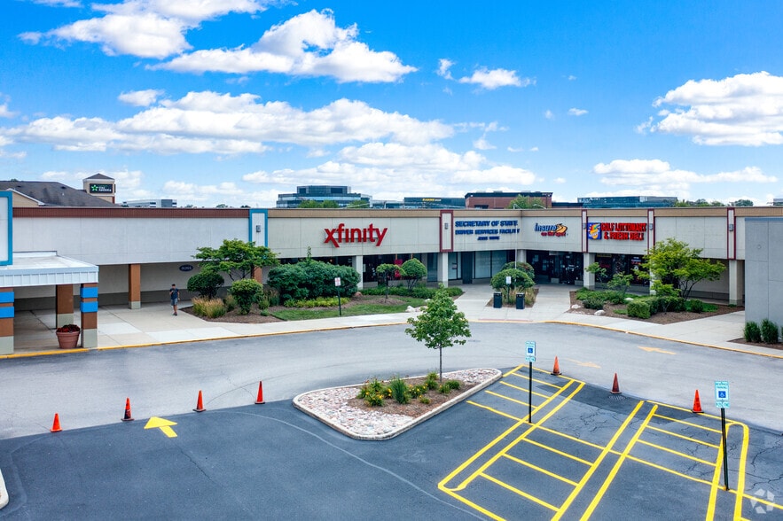 More Photos Of 1209-1253 E Golf Rd, Schaumburg Storefront For Lease