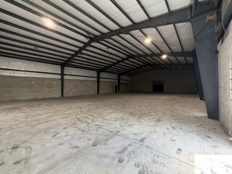 More Photos Of 1850 Whitfield Ave, Sarasota Industrial For Lease