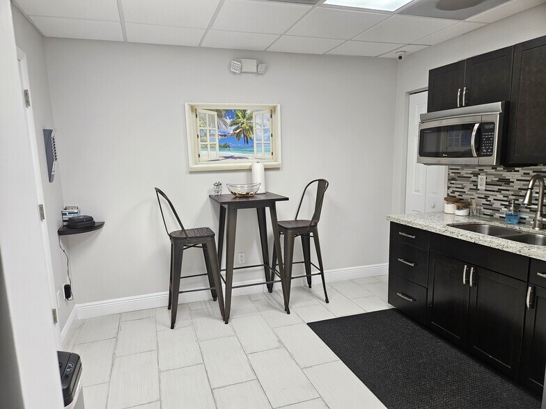 More Photos Of 300 NW 70th Ave, Plantation Medical For Lease