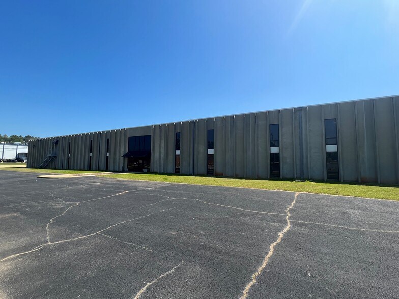 More Photos Of 7649 Airport Dr, Macon-Bibb Warehouse For Lease