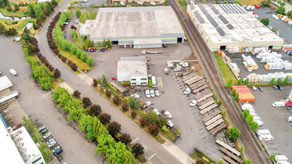 More Photos Of 7025 N Leadbetter Rd, Portland Service For Lease