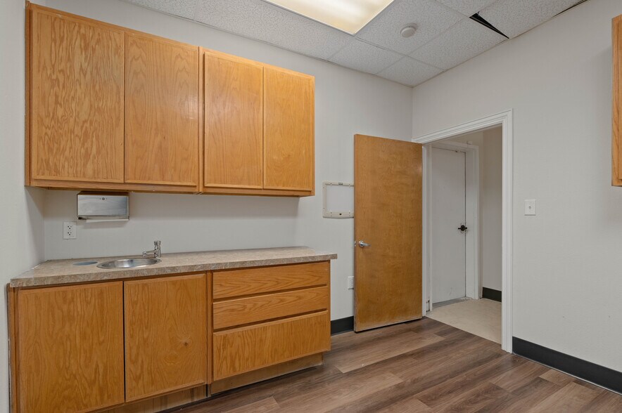 More Photos Of 3605 Interstate 30, Mesquite Medical For Lease