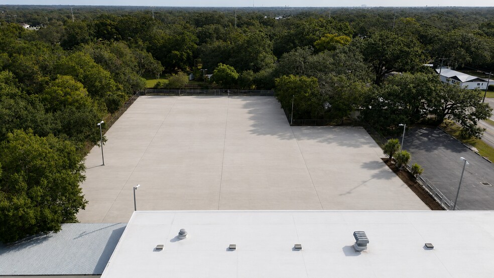 More Photos Of 2902 E Sligh Ave, Tampa Warehouse For Lease