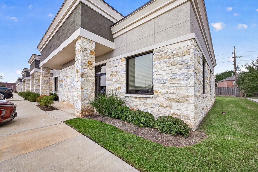 More Photos Of 2743 Imperia Dr, Sugar Land Medical For Lease