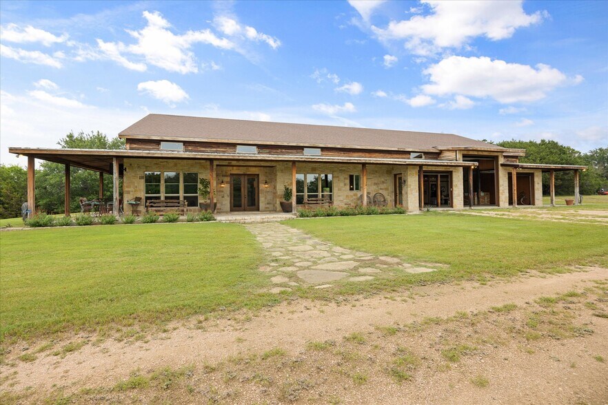 More Photos Of 1904 Floyd Rd, Weatherford Specialty For Sale