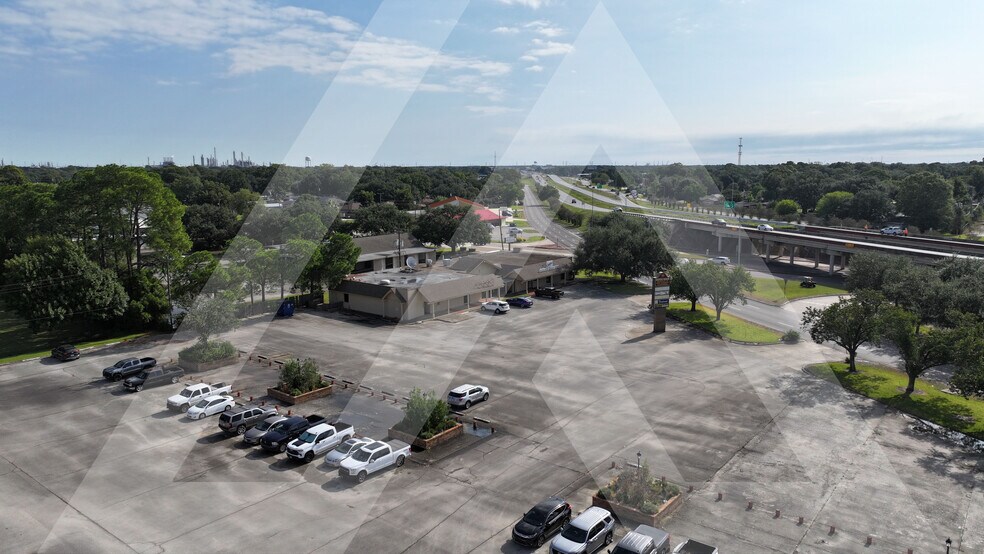 More Photos Of 5601 E Parkway St, Groves General Retail For Sale