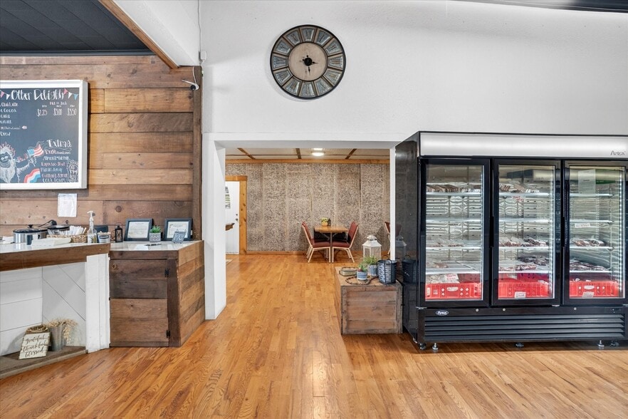 More Photos Of 33 W Olive St, Aurora General Retail For Sale