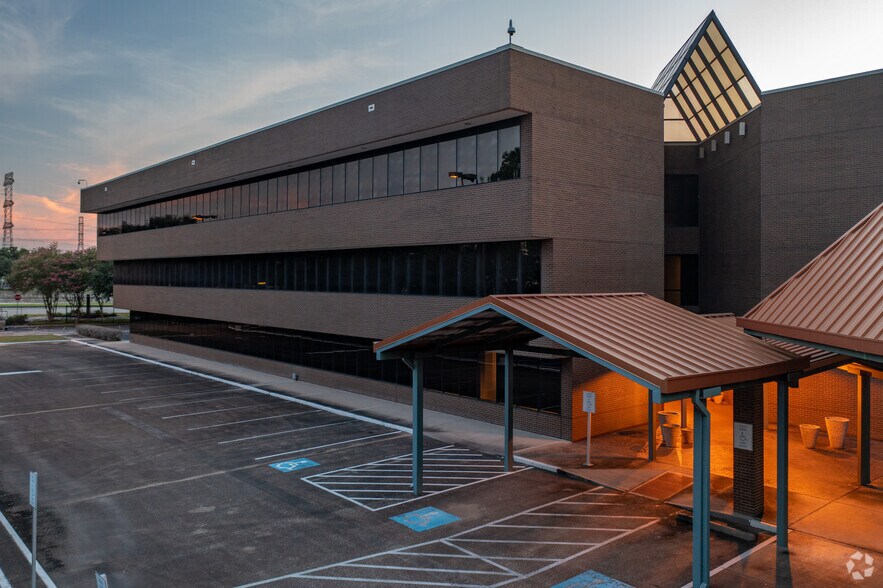 More Photos Of 263 N Sam Houston Pky E, Houston Office For Sale