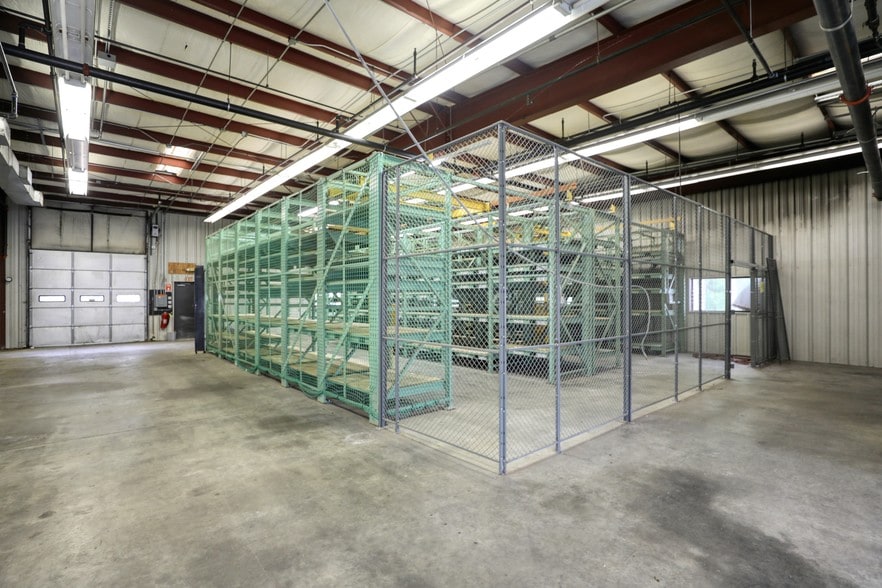 More Photos Of 109 Apremont Way, Westfield Manufacturing For Lease