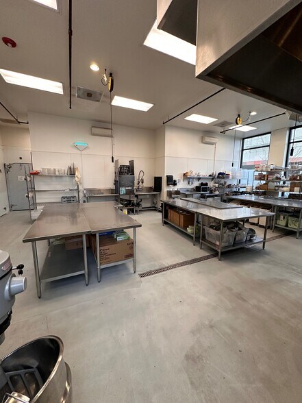 More Photos Of 1311 SE 7th Ave, Portland Restaurant For Lease