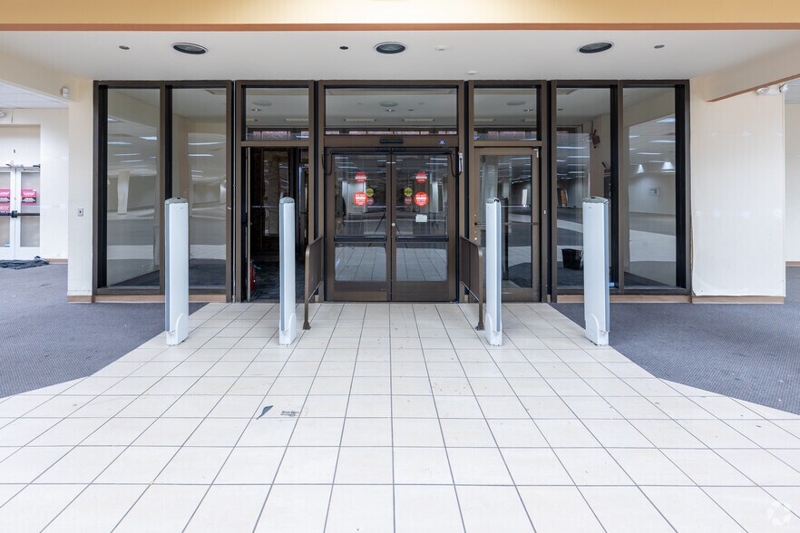 More Photos Of 820 & 3655 Citadel Dr E, Colorado Springs General Retail For Sale