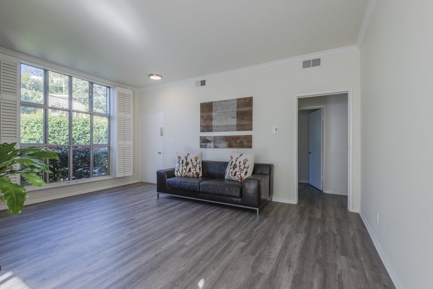 More Photos Of 1214 N Clark St, West Hollywood Apartments For Sale