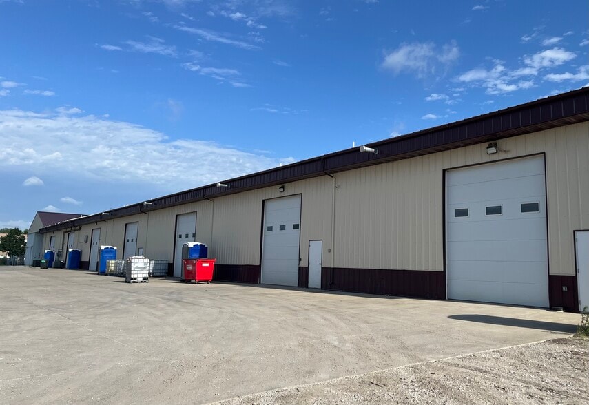 More Photos Of 5820 Lincoln Way, Ames Flex For Lease