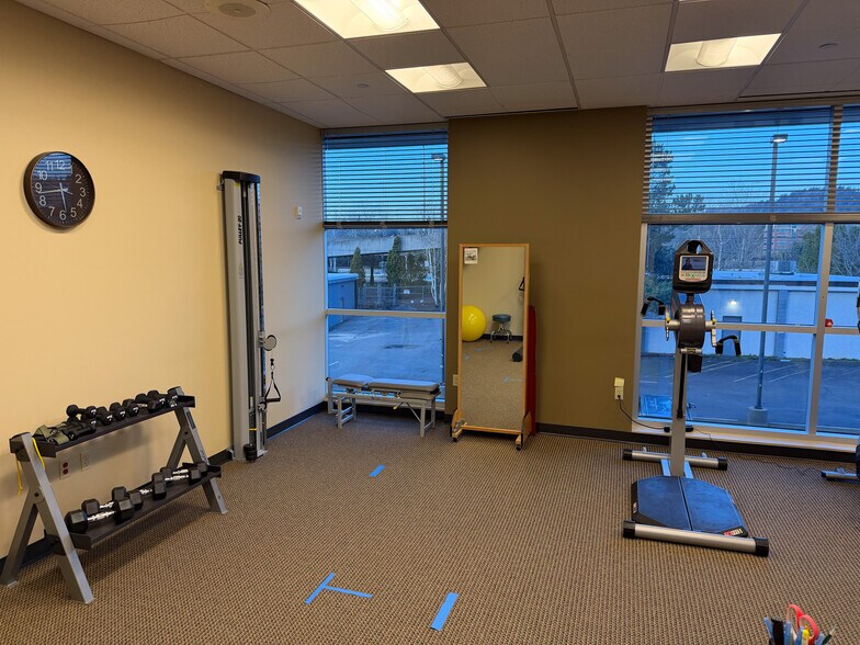 More Photos Of 10305 SW Park Way, Portland Medical For Lease