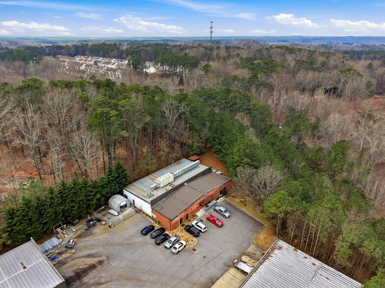 More Photos Of 6190 Parkway North Dr, Cumming Light Distribution For Sale