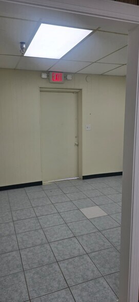 More Photos Of 5401 Sligh Ave, Tampa Auto Repair For Lease