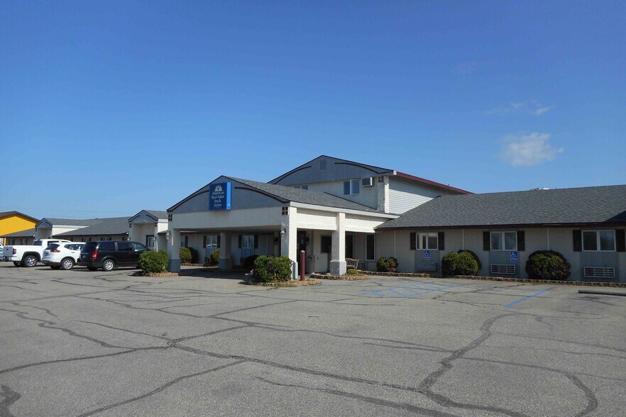 More Photos Of 1915 Highway 59 S, Thief River Falls Hotel For Sale