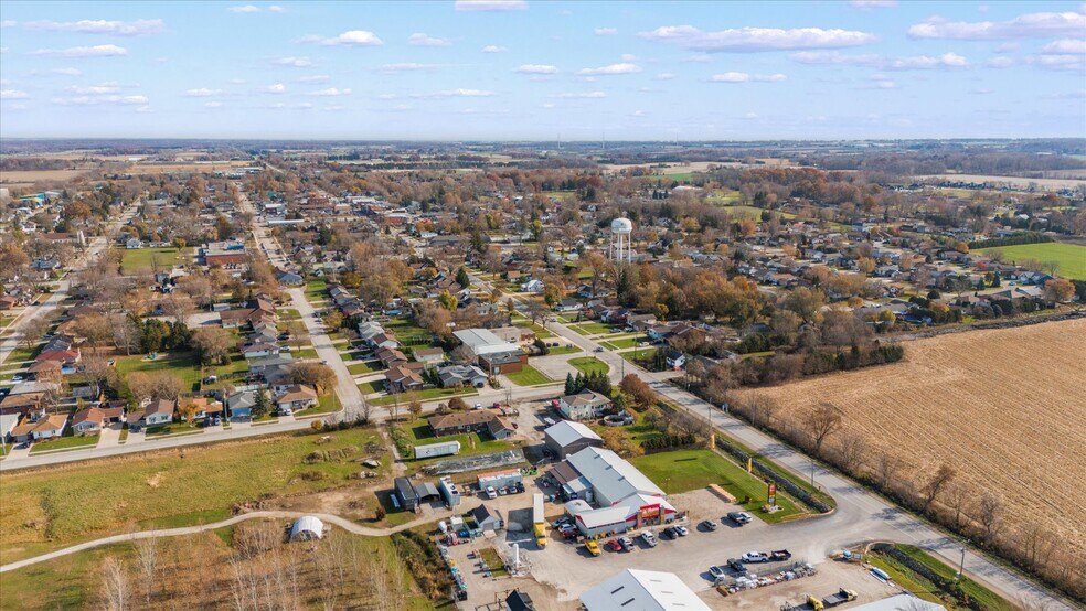 More Photos Of 398 King St W, Essex Freestanding For Lease