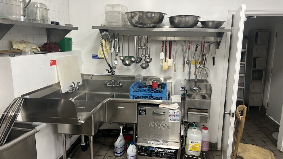 More Photos Of 1225 E Washington Blvd, Los Angeles Restaurant For Lease