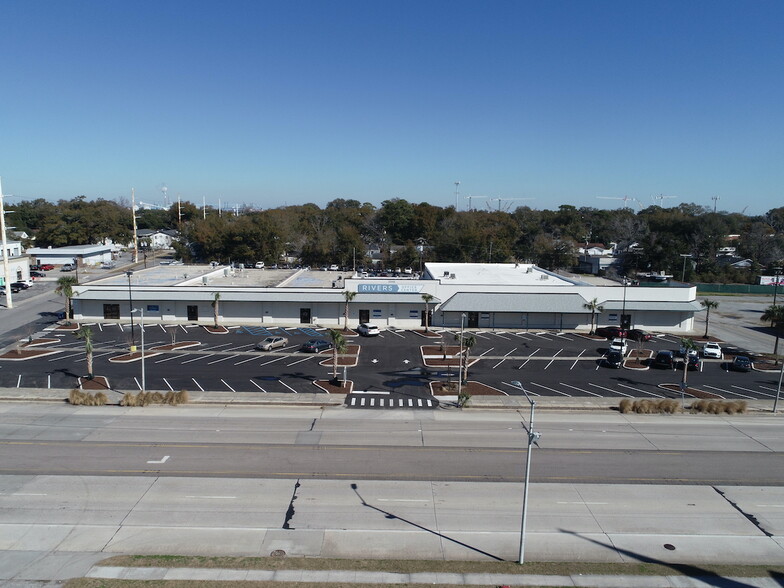 More Photos Of 3346 Rivers Ave, North Charleston Showroom For Lease