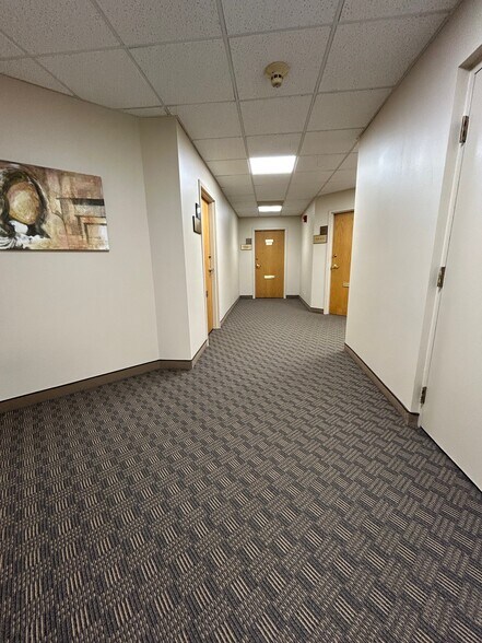More Photos Of 1480 Renaissance Dr, Park Ridge Office For Lease
