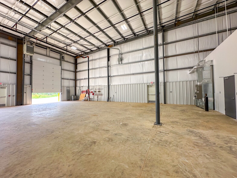 More Photos Of 2000 Bob Wade NW ln, Huntsville Warehouse For Lease