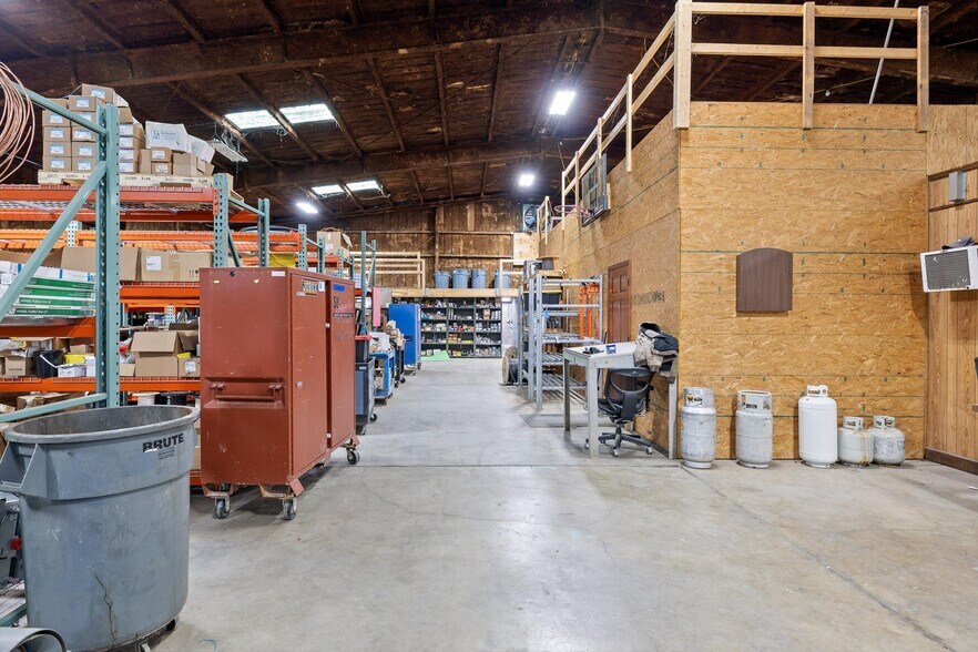 More Photos Of 1801 E 23rd St, Chattanooga Light Distribution For Lease