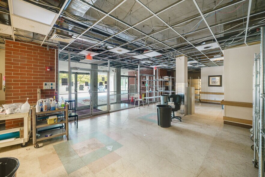 More Photos Of 2051 Collingwood Blvd, Toledo Skilled Nursing Facility For Sale