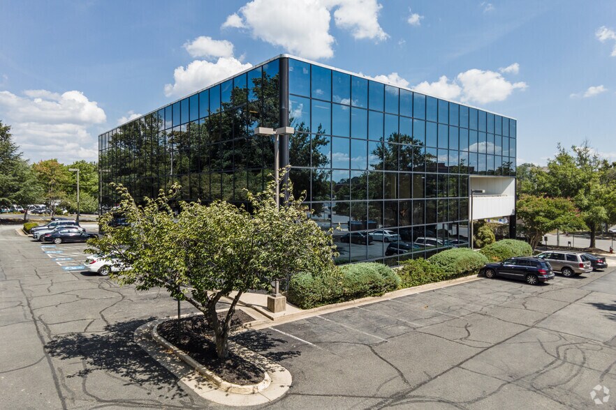 More Photos Of 5350 Shawnee Rd, Alexandria Medical For Sale