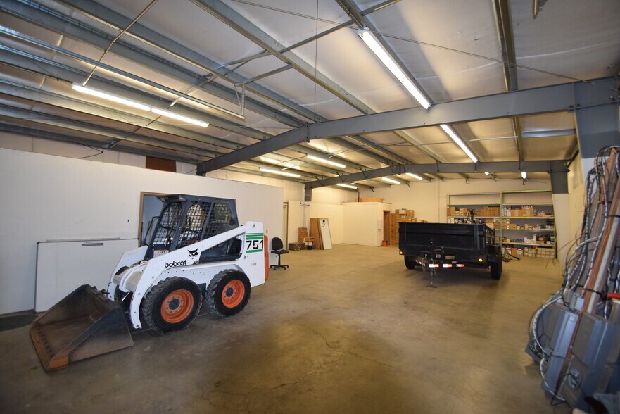 More Photos Of 635 SE Business Way, Bend Showroom For Sale