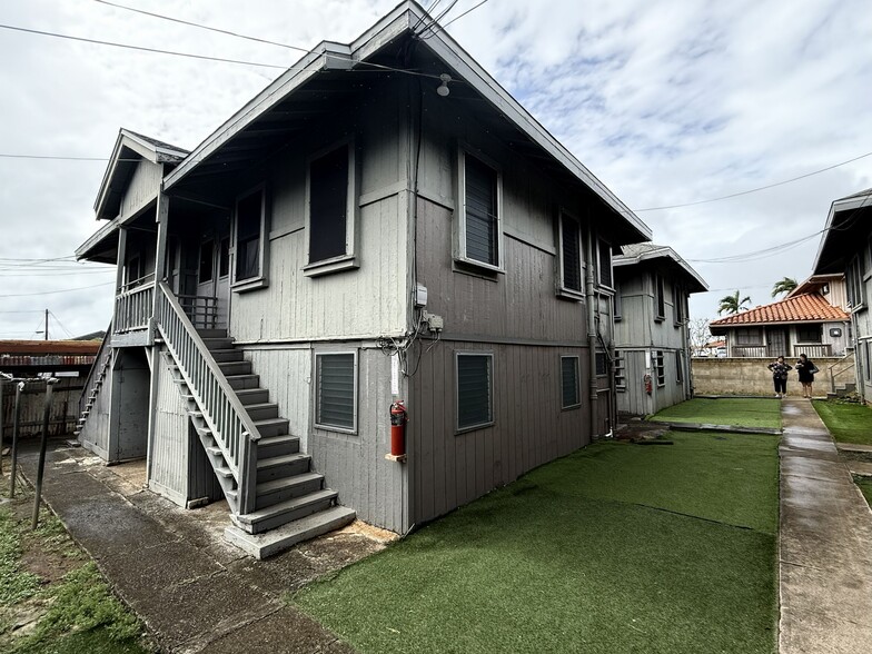 More Photos Of 946 Winant St, Honolulu Apartments For Sale