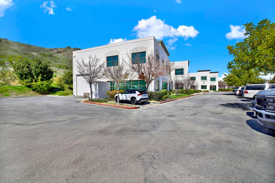 More Photos Of 232 Avenida Fabricante, San Clemente Warehouse For Lease